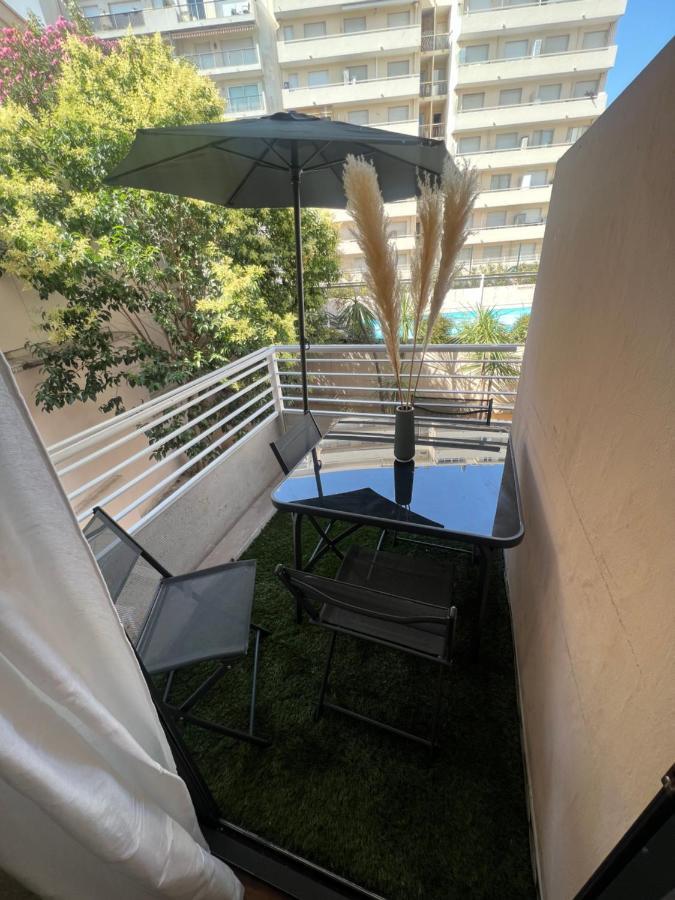 Piscine Plages A 100 M, Palais Des Festivals A 15mn A Pied Dans La Banane Appartement